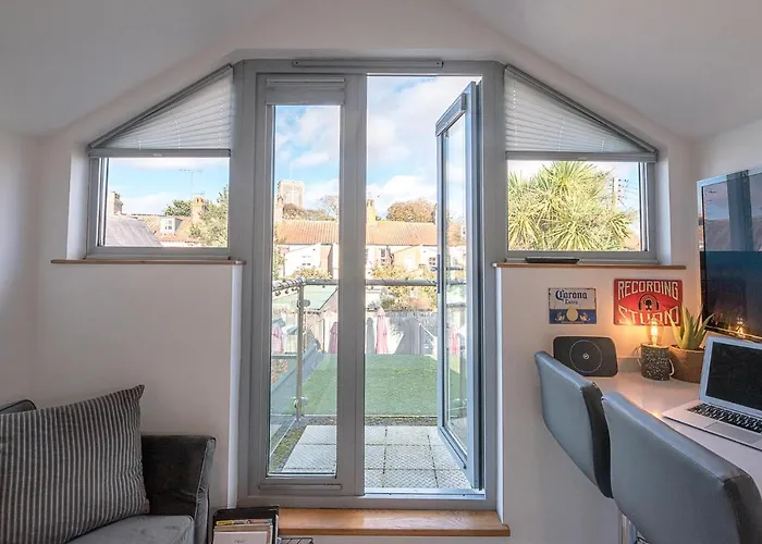 Papillon, Southwold - A Modern Flat With Balcony