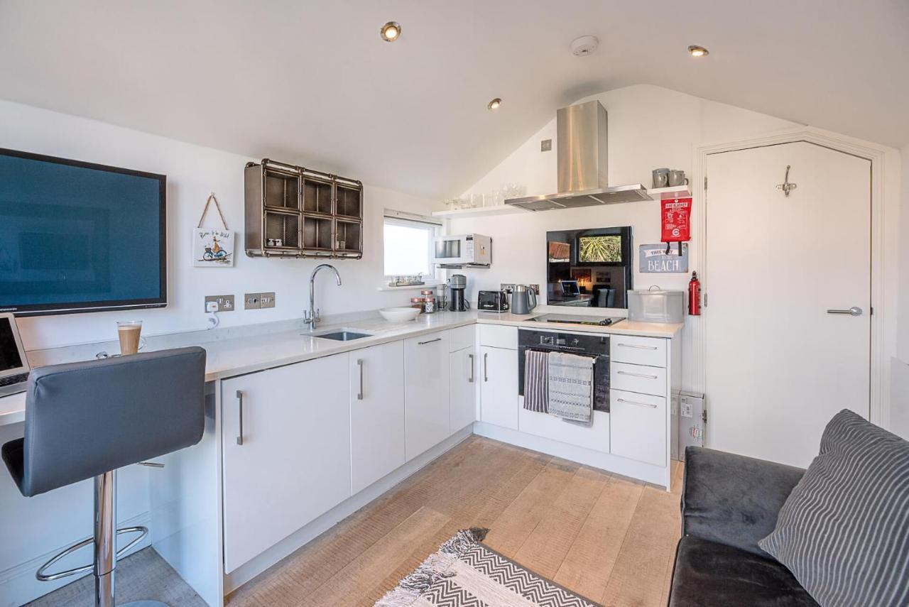 Papillon, - A Modern Flat With Balcony
