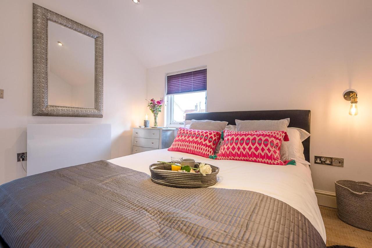 Papillon, - A Modern Flat With Balcony * Саутвёлд