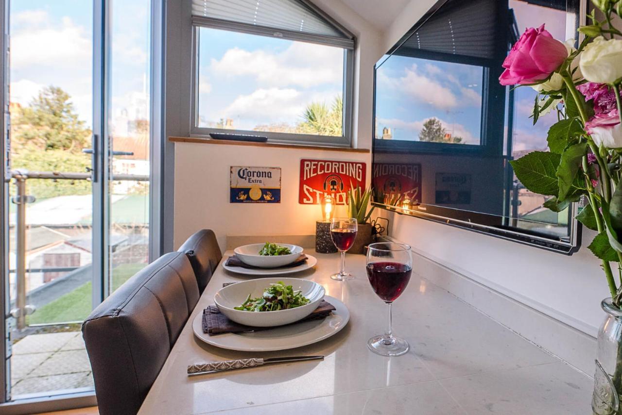 Papillon, - A Modern Flat With Balcony Саутвёлд